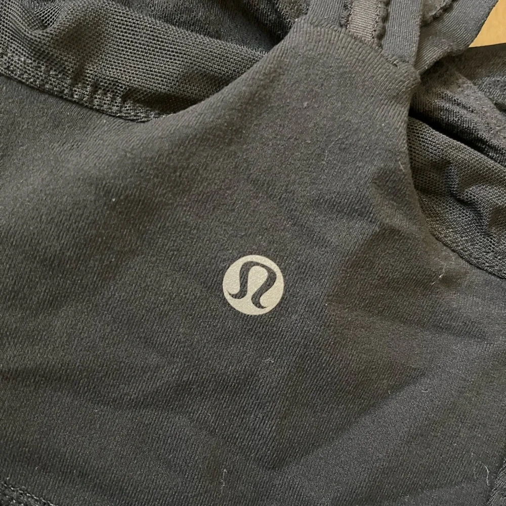 Lululemon Strappy Crossback Tank Top Women's Sz 6 Black Adjustable - Picture 2 of 4